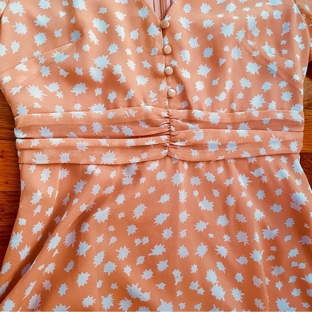Madewell Ruched-Waist Flutter Sleeve Mini Dress in Star Shower Pale Peach Size 2 - Picture 9 of 14